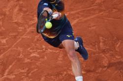 足球直播在线观看免费-世界网球队翻盘意大利网球队，阿尔卡拉斯高光表现的简单介绍